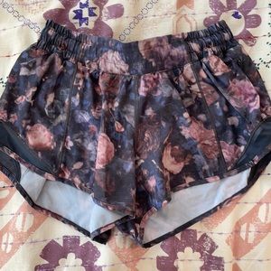 Lululemon flower hotty hot shorts in great condition